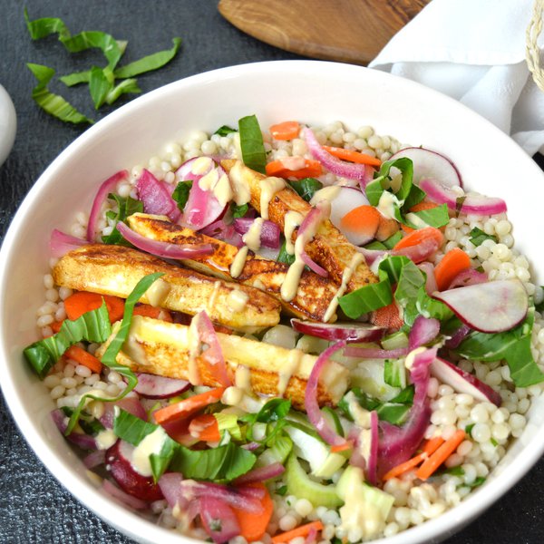 Bol Bouddha de halloumi et vinaigrette au citron