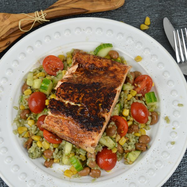 Salmon bowl with lime, corn and vegetables (BBQ)