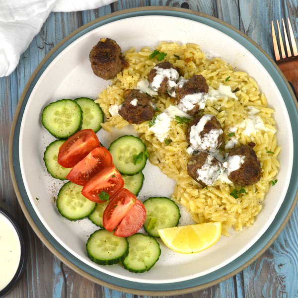 Boulettes de boeuf et porc à la grecque avec crème de feta