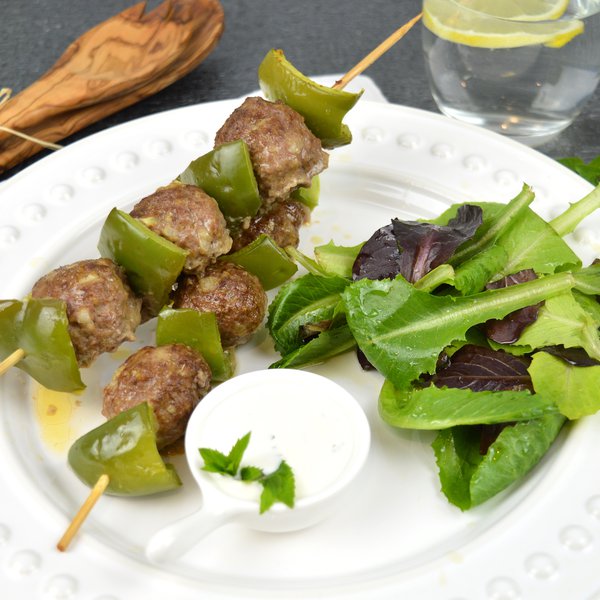 Chipotle beef skewers sauce and salad (BBQ)