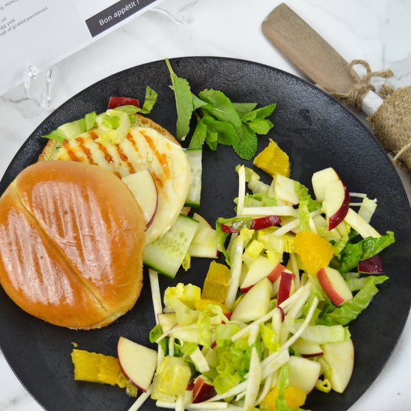 Burger de halloumi et salade (BBQ)