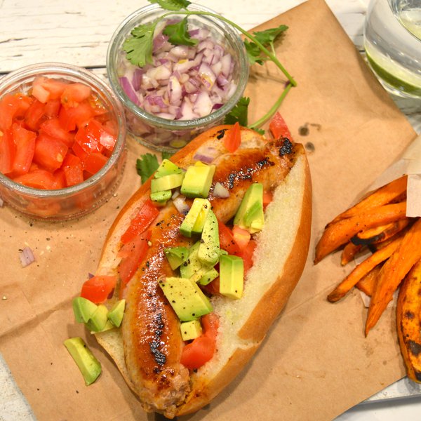 Completo (hot dog chilien) avec frites de patates douces