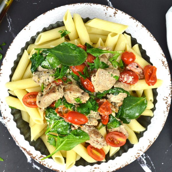 Filet de porc lazone sur un lit de penne