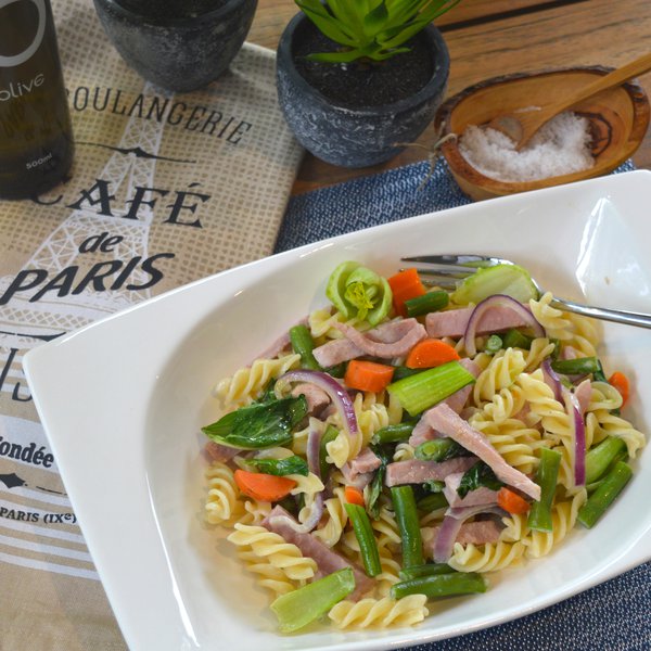 Ham and vegetable creamy pasta