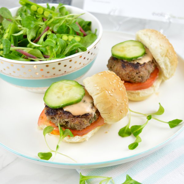Mini burger with spring mix salad (BBQ)