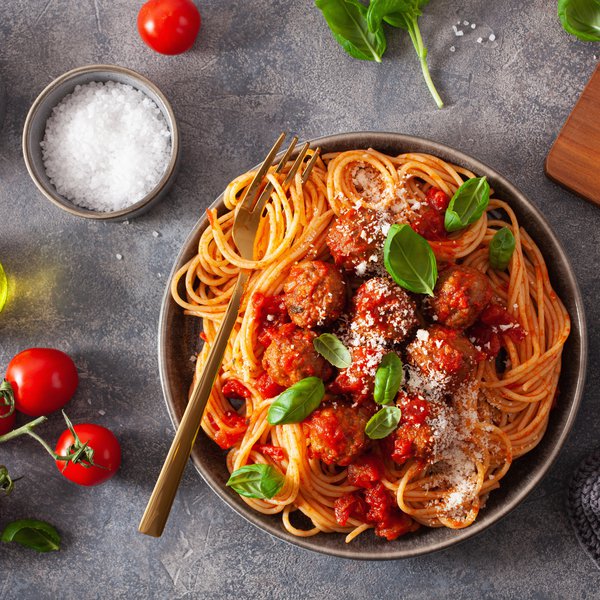 Spaghetti aux boulettes de boeuf et sauce tomate