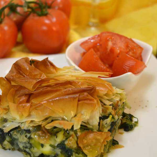Spanakopita et salade de tomates
