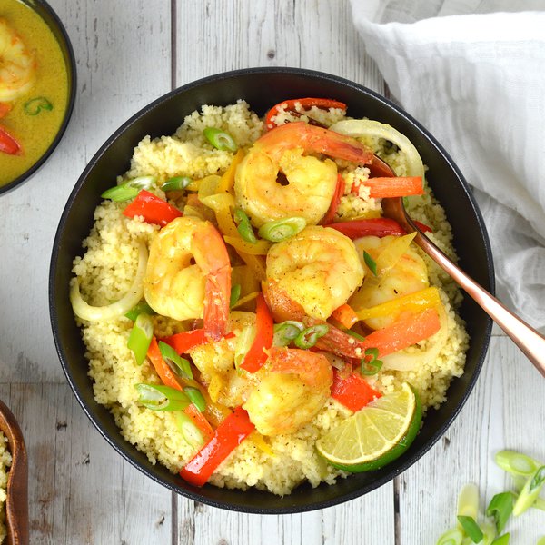 Bol de crevettes et légumes printaniers